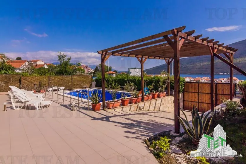 Villa for sale in Herceg-Novi, Montenegro - foto 1