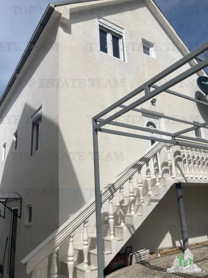 Villa for Sale in Bar, Montenegro - foto 1