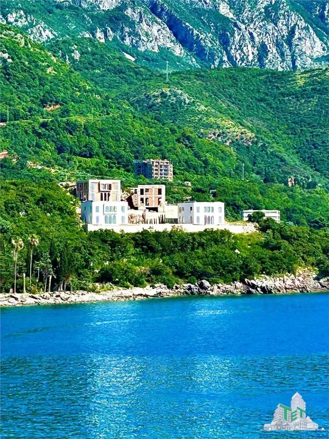 Villa for Sale in Budva, Montenegro - foto 1