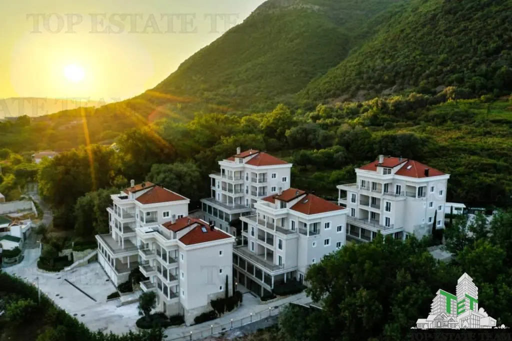 Apartment for Sale in Herceg-Novi, Montenegro - foto 1