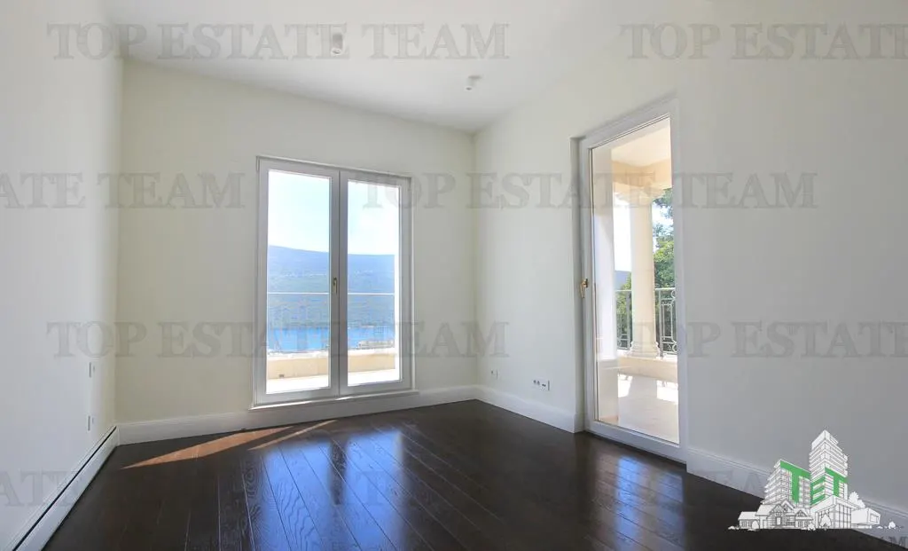 Apartment for Sale in Herceg-Novi, Montenegro - foto 12