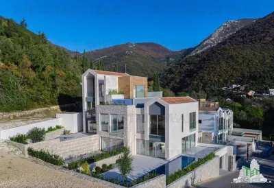 Apartment for Sale in Tivat, Montenegro - foto 5