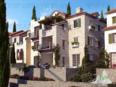 Apartamento en Venta en Tivat, Montenegro - foto 2
