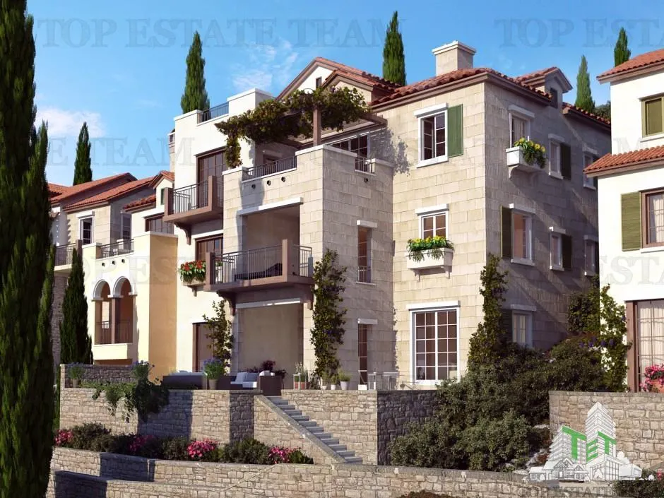 Apartamento en Venta en Tivat, Montenegro - foto 2