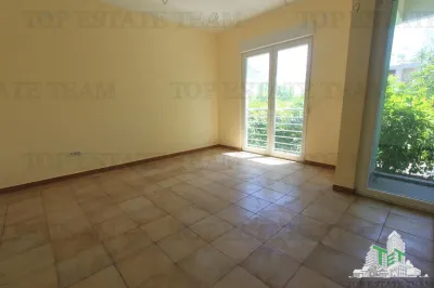Apartamento en Venta en Herceg-Novi, Montenegro - foto 2