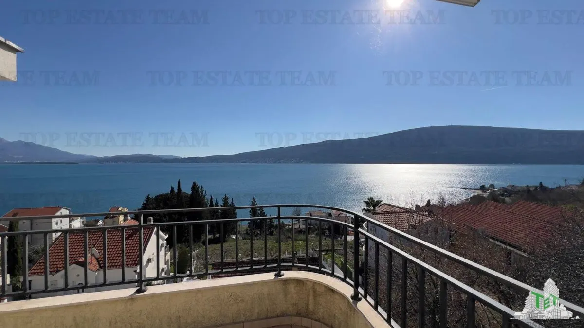 Apartment for Sale in Herceg-Novi, Montenegro - foto 1