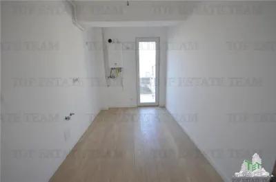 Otopeni – Apartamento de 2 Dormitorios 88 m² + Jardín Privado 100 m² - foto 3