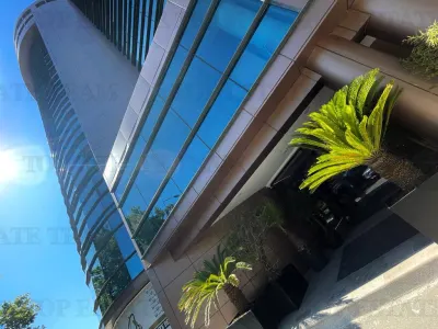 Espacio Comercial con Vistas en Alquiler en Sector 3 - foto 2