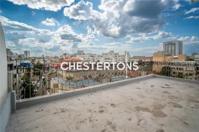 Au-Dessus de la Ville – Appartement 3 Pièces avec Terrasse, Cheminée et Histoire - Bucuresti