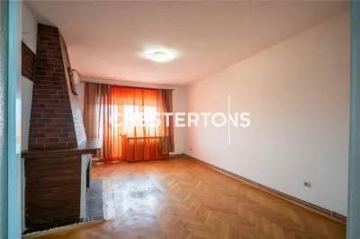 Au-Dessus de la Ville – Appartement 3 Pièces avec Terrasse, Cheminée et Histoire - foto 11