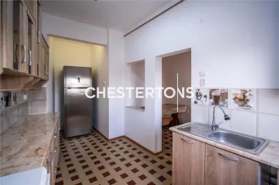 Au-Dessus de la Ville – Appartement 3 Pièces avec Terrasse, Cheminée et Histoire - foto 12