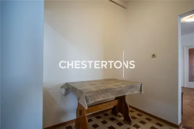 Au-Dessus de la Ville – Appartement 3 Pièces avec Terrasse, Cheminée et Histoire - foto 14