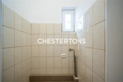 Au-Dessus de la Ville – Appartement 3 Pièces avec Terrasse, Cheminée et Histoire - foto 16