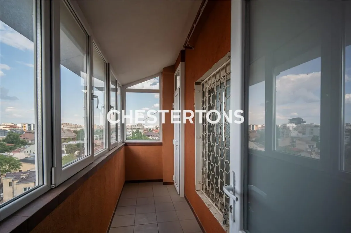 Au-Dessus de la Ville – Appartement 3 Pièces avec Terrasse, Cheminée et Histoire - foto 18