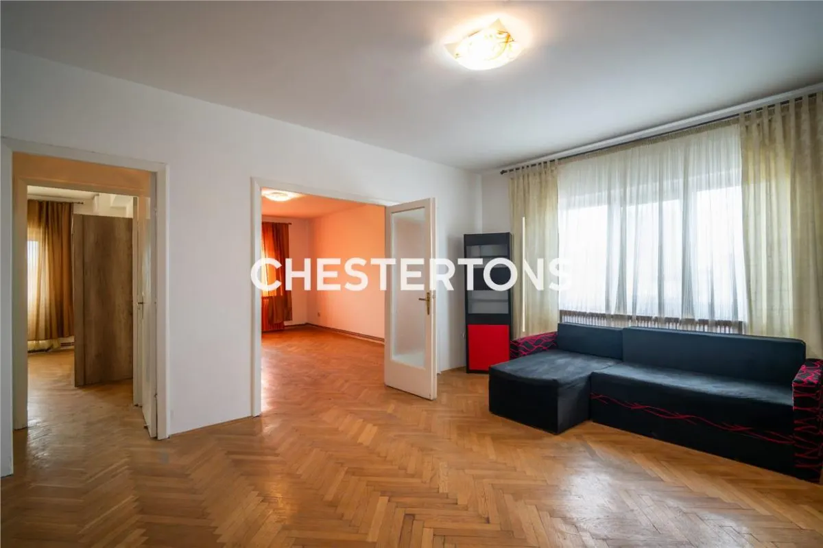 Au-Dessus de la Ville – Appartement 3 Pièces avec Terrasse, Cheminée et Histoire - foto 3