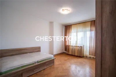 Au-Dessus de la Ville – Appartement 3 Pièces avec Terrasse, Cheminée et Histoire - foto 5