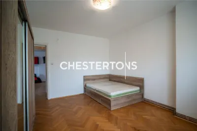 Au-Dessus de la Ville – Appartement 3 Pièces avec Terrasse, Cheminée et Histoire - foto 6