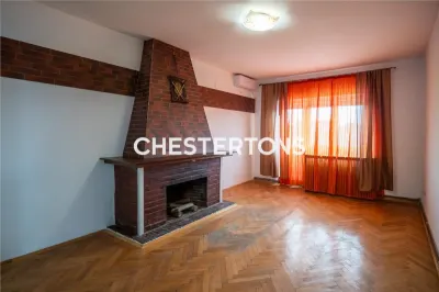 Au-Dessus de la Ville – Appartement 3 Pièces avec Terrasse, Cheminée et Histoire - foto 9