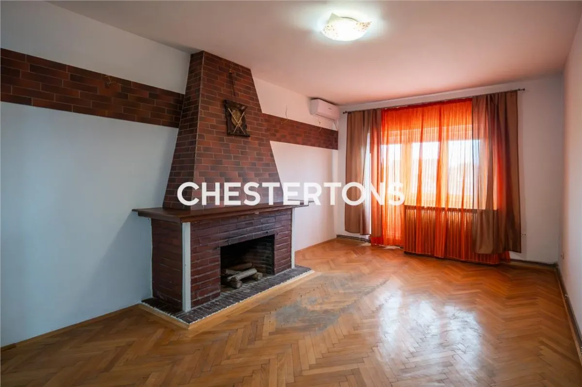 Au-Dessus de la Ville – Appartement 3 Pièces avec Terrasse, Cheminée et Histoire - foto 9