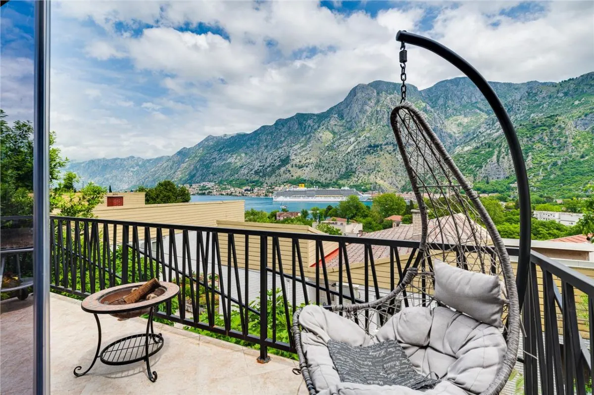 Casa en Venta en Kotor - foto 1