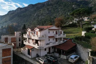 Hotel en Venta en Kotor - foto 3