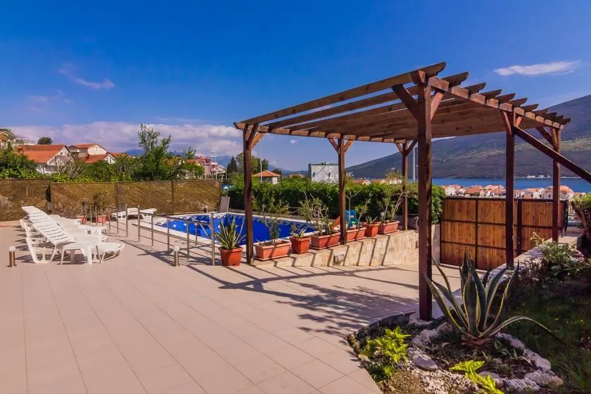 Villa à Vendre à Herceg-Novi - foto 1