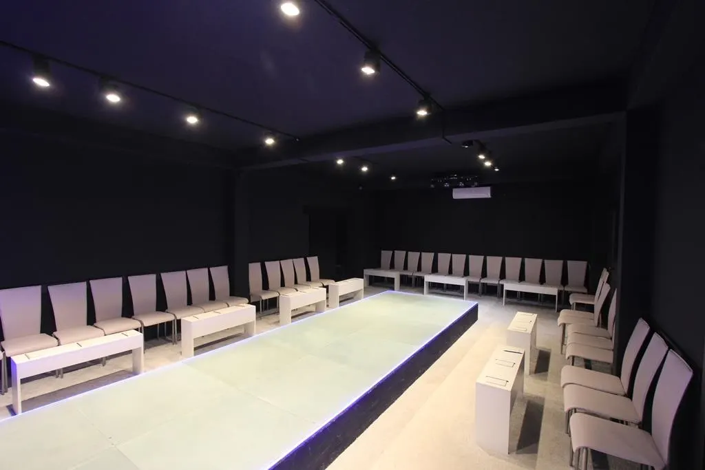 Espacio Comercial en Venta en Budva - foto 1