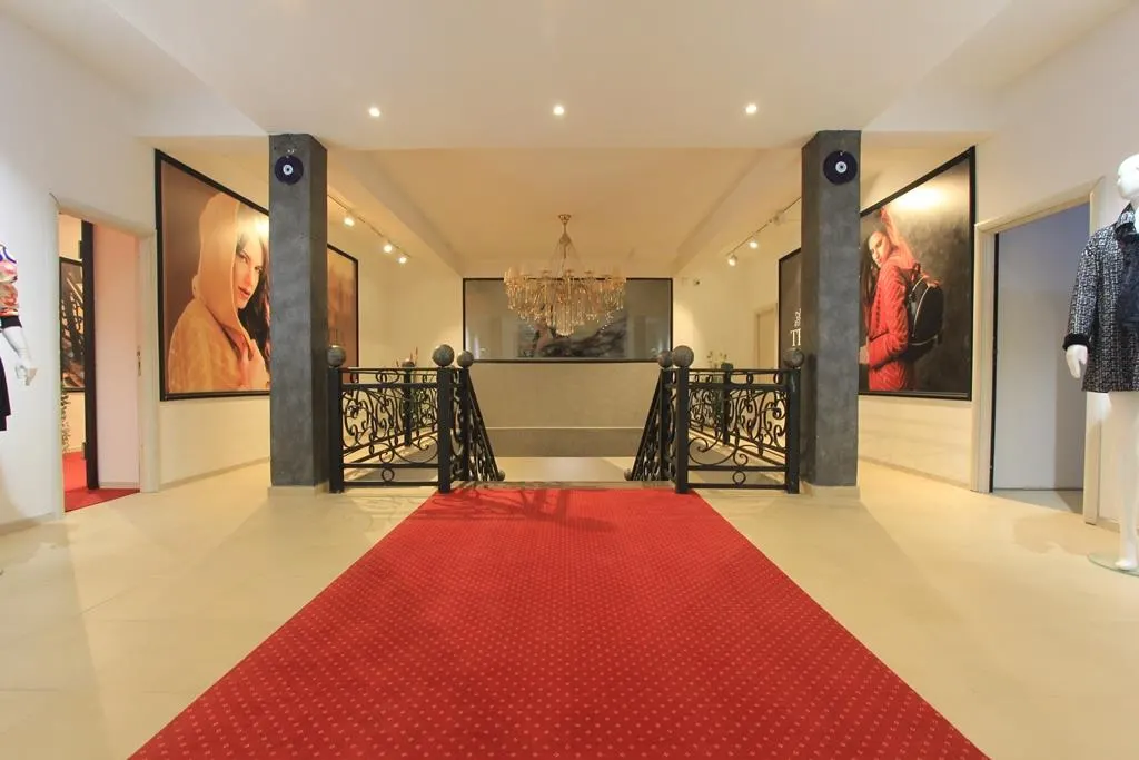 Espacio Comercial en Venta en Budva - foto 6