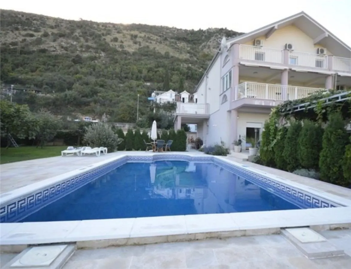 Casa en Venta en Herceg-Novi - foto 1