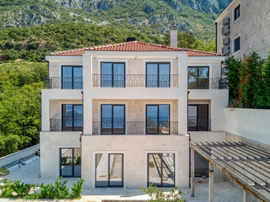 Villa en Venta en Budva - foto 1