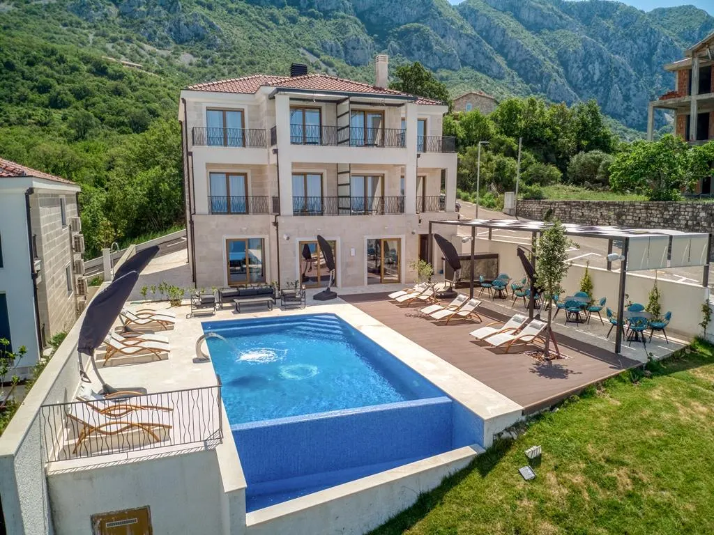 Villa en Venta en Budva - foto 1