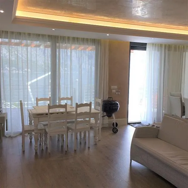 Casa en Venta en Kotor - foto 4