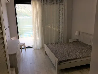 Casa en Venta en Kotor - foto 6