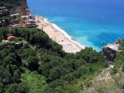 أرض للبيع في بودفا - Budva