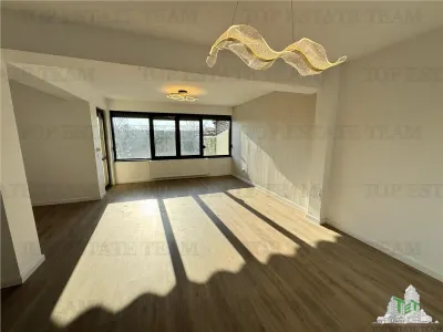 Pipera House | 5 Bedrooms | 160 sqm | 2 Parking Spaces | Renovated - foto 2