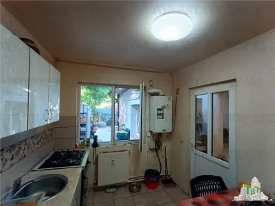 Maison 3 Chambres, 2 Salles de Bain, RDC, 65 m², Secteur 5, Rahova - foto 7