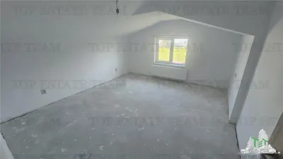 Villa de 6 Dormitorios con Parcela de 500 sqm en Ciorogarla - foto 12
