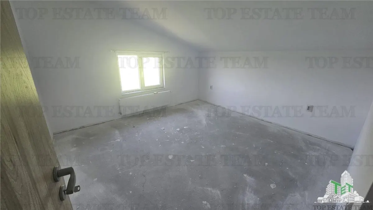Villa de 6 Dormitorios con Parcela de 500 sqm en Ciorogarla - foto 13