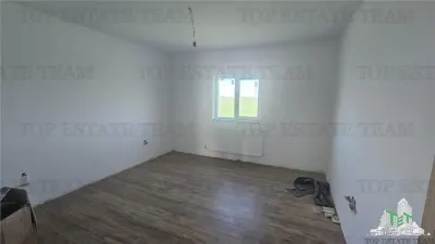 Villa de 6 Dormitorios con Parcela de 500 sqm en Ciorogarla - foto 3