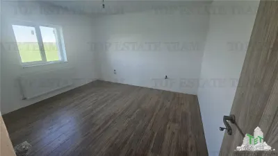 Villa de 6 Dormitorios con Parcela de 500 sqm en Ciorogarla - foto 8