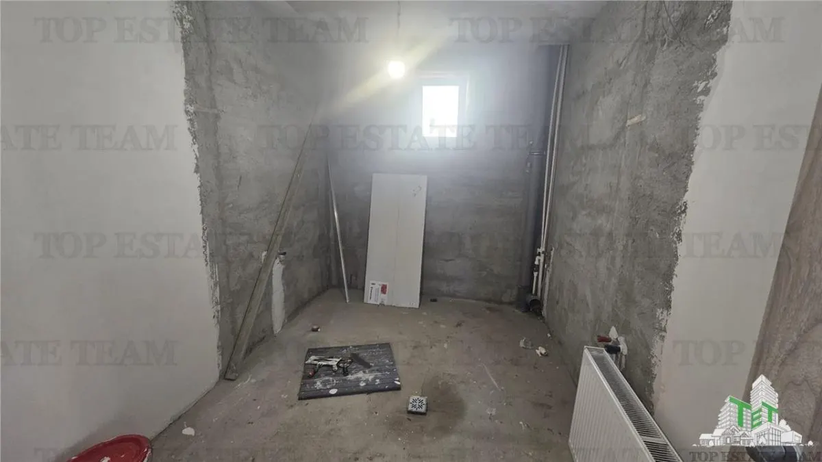 Villa de 6 Dormitorios con Parcela de 500 sqm en Ciorogarla - foto 9