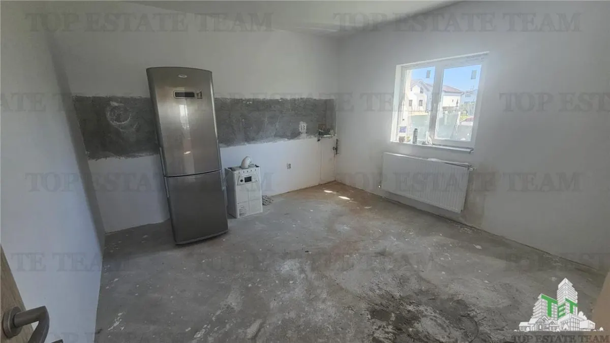 Villa de 6 Dormitorios con Parcela de 500 sqm en Ciorogarla - foto 10