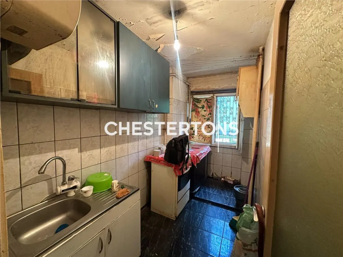 Apartment with 1 bedrooms for sale 35.8 sqm in Bucuresti, Ferentari area - foto 2