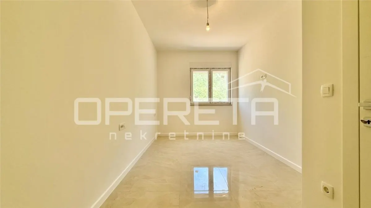 Apartamento de Dos Dormitorios en Venta en Starigrad, Croacia - foto 1