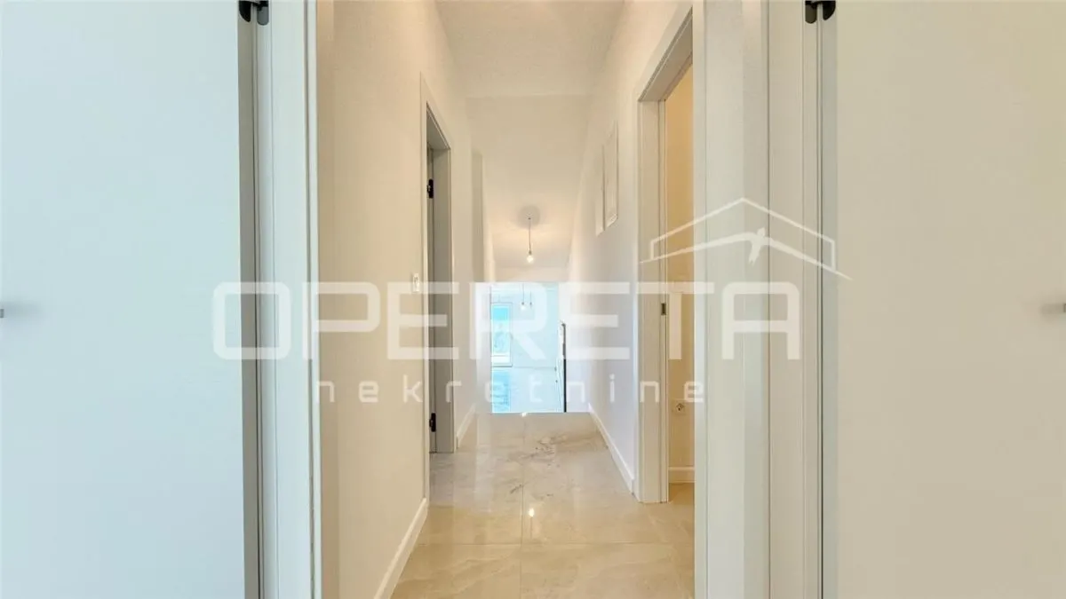Apartamento de Dos Dormitorios en Venta en Starigrad, Croacia - foto 2
