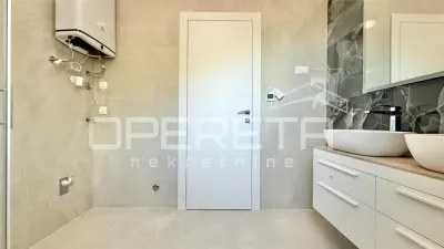 Apartamento de Dos Dormitorios en Venta en Starigrad, Croacia - foto 11