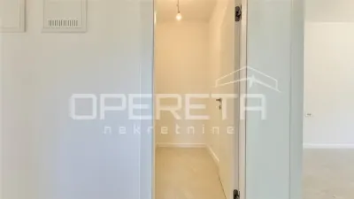 Apartamento de Dos Dormitorios en Venta en Starigrad, Croacia - foto 3