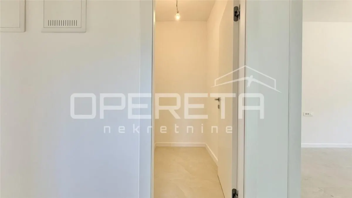 Apartamento de Dos Dormitorios en Venta en Starigrad, Croacia - foto 3