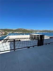 Apartamento de Tres Dormitorios en Venta en Croatia, Marina - foto 2
