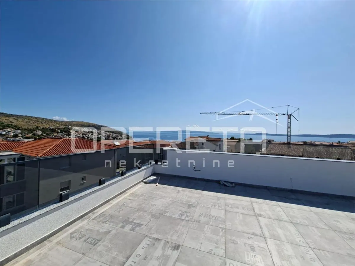 Apartamento de Dos Dormitorios en Venta en Okrug Gornji, Croacia - foto 1